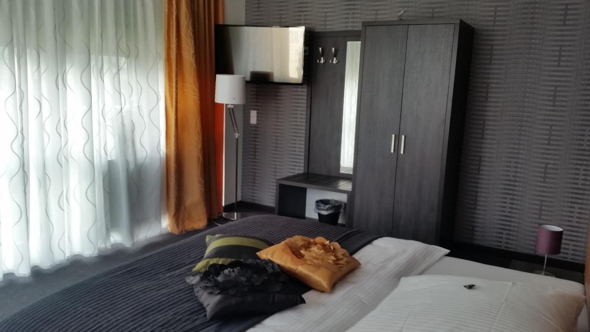 Appart-Hotel, Einsteinstrasse Herzogenaurach Ngoại thất bức ảnh